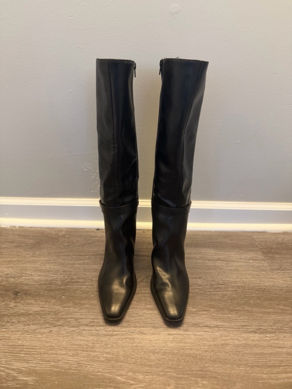 Unisa Black Knee-High Heeled Boots